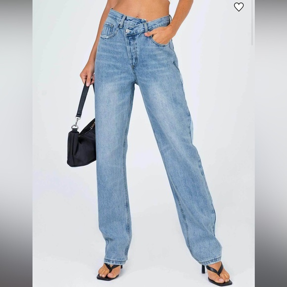 Princess Polly Denim - Princess Polly Holly Asymmetric With White Pockets Jean Light Wash Denim